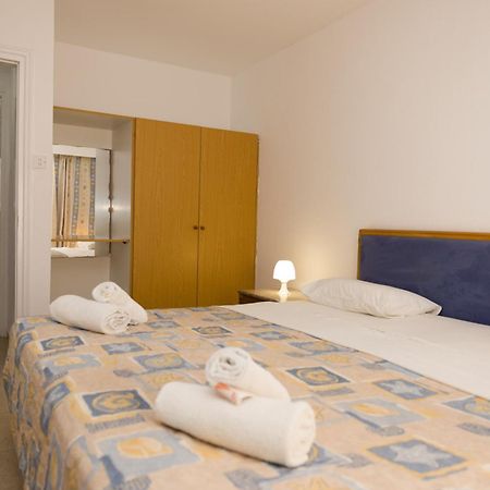 Paphos Alecos Hotel Apartments מראה חיצוני תמונה