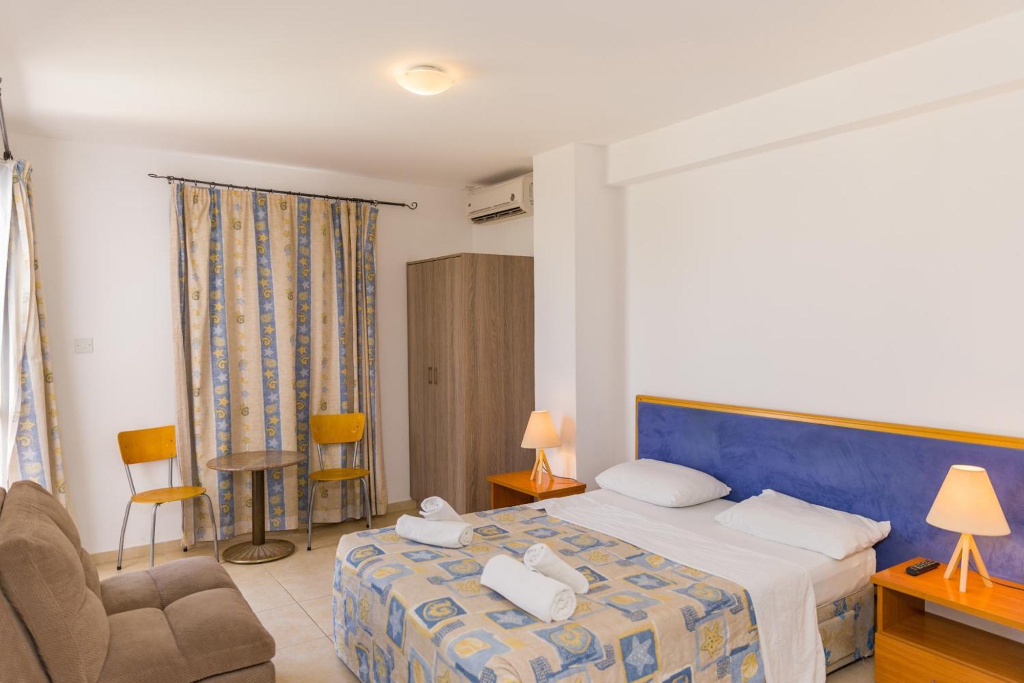 Paphos Alecos Hotel Apartments מראה חיצוני תמונה