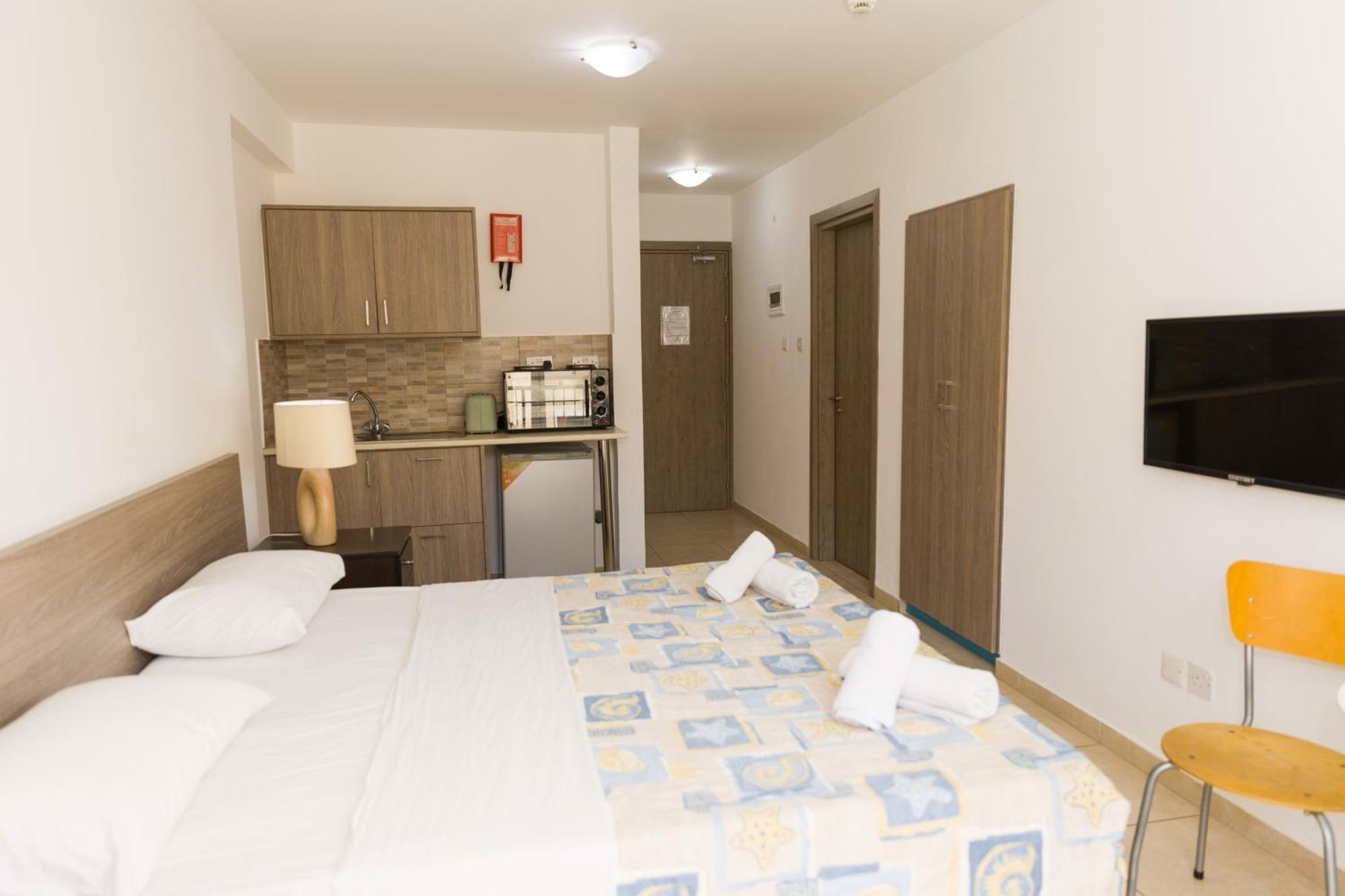 Paphos Alecos Hotel Apartments מראה חיצוני תמונה