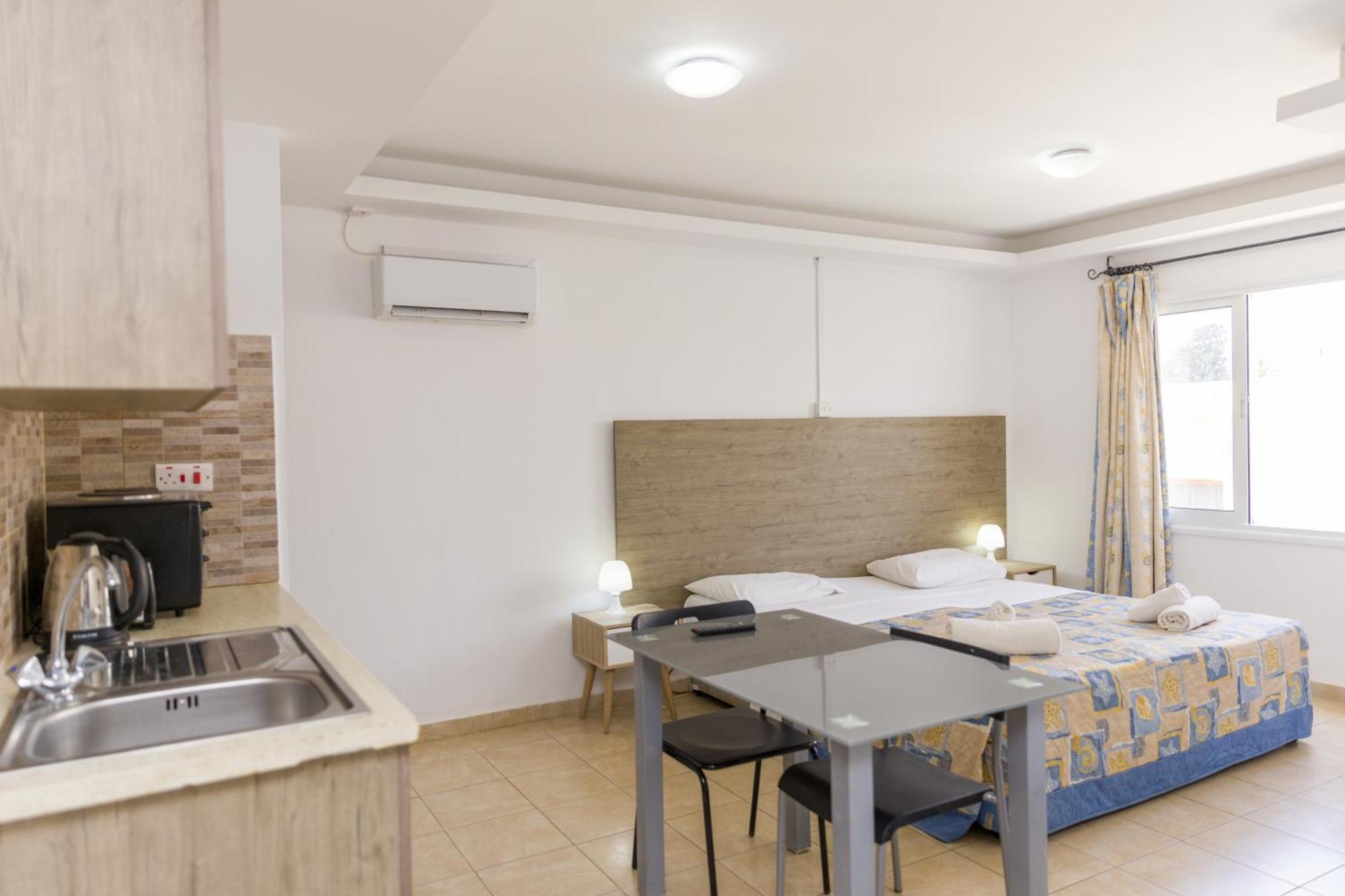 Paphos Alecos Hotel Apartments מראה חיצוני תמונה