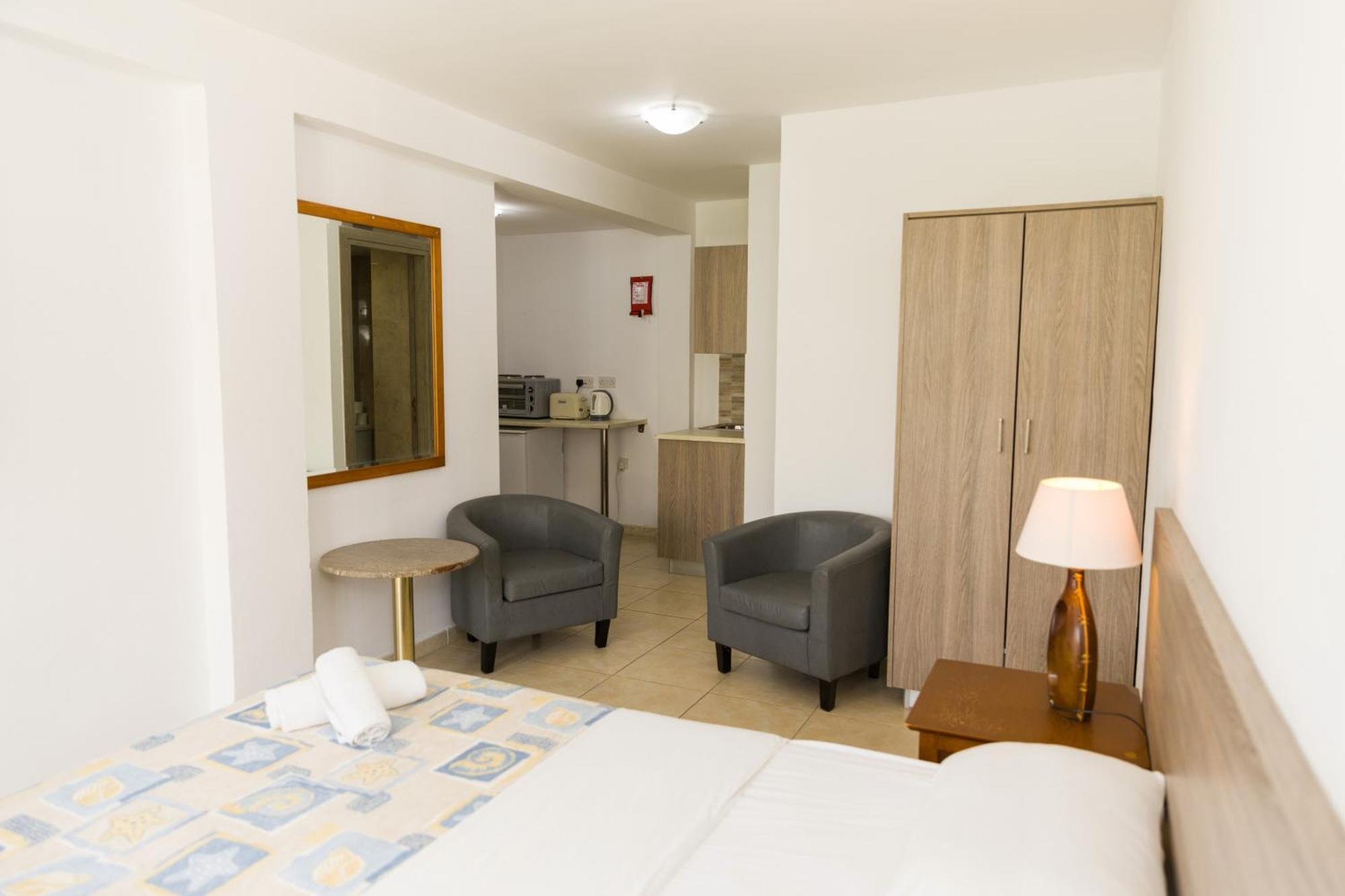 Paphos Alecos Hotel Apartments מראה חיצוני תמונה