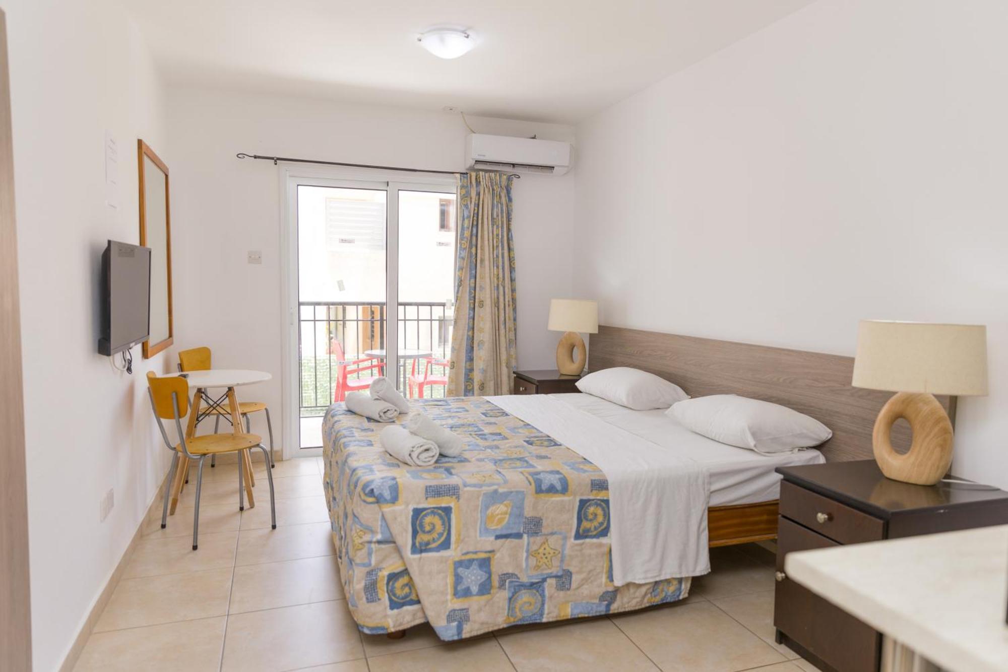 Paphos Alecos Hotel Apartments מראה חיצוני תמונה