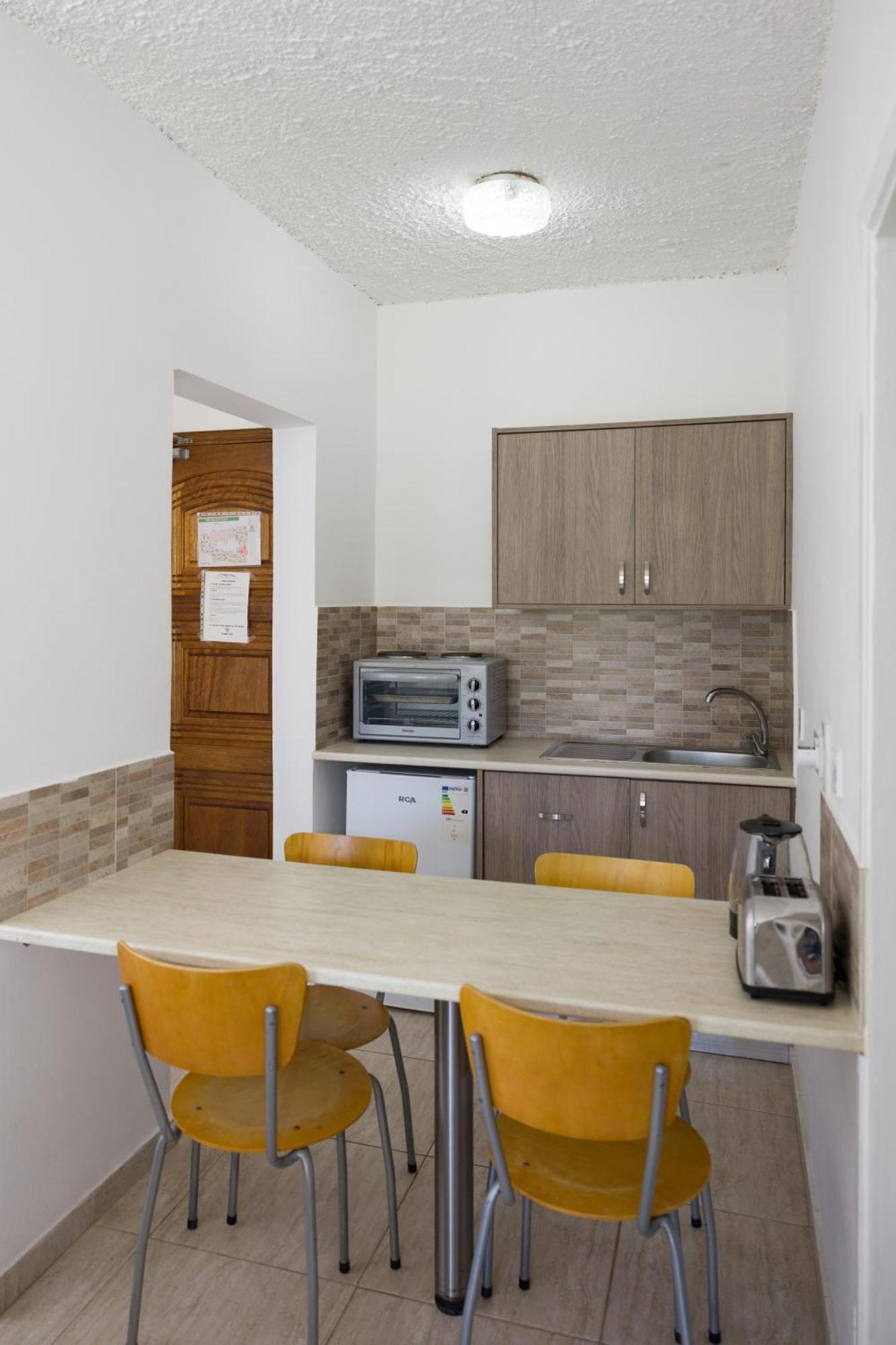 Paphos Alecos Hotel Apartments מראה חיצוני תמונה