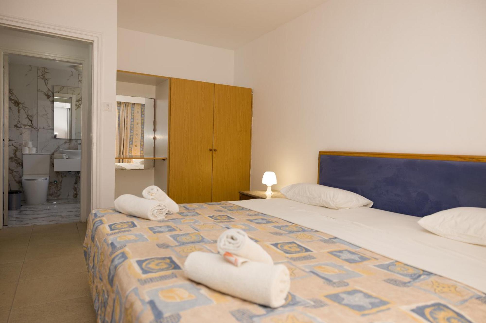 Paphos Alecos Hotel Apartments מראה חיצוני תמונה